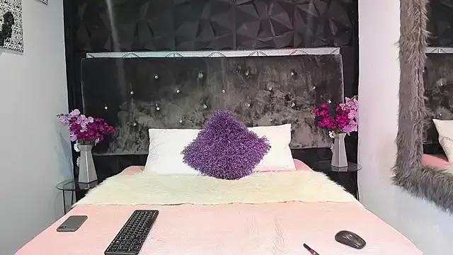 salem_rose from StripChat is Freechat