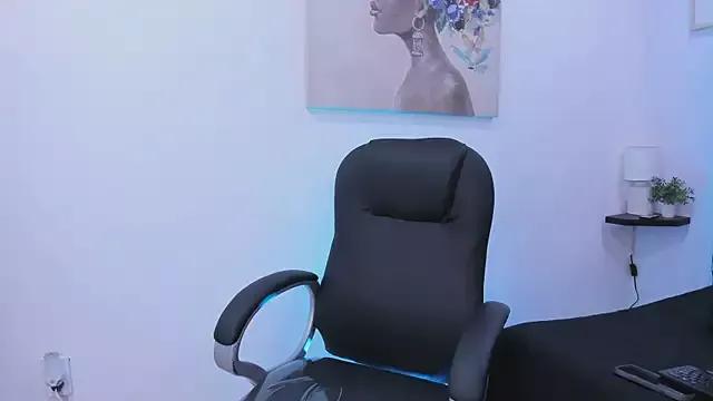 Try our streaming cams variety and talk on a personal level with our adorable girls streamers, showing off their bountiful shapes and dildos.