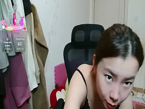 sallycui on StripChat 