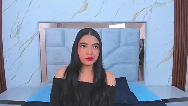 SalomeOrtiiz from StripChat is Freechat