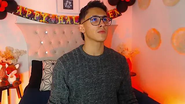 SalvadorFit from StripChat is Freechat