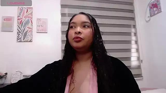 samanta-rosee from StripChat is Freechat