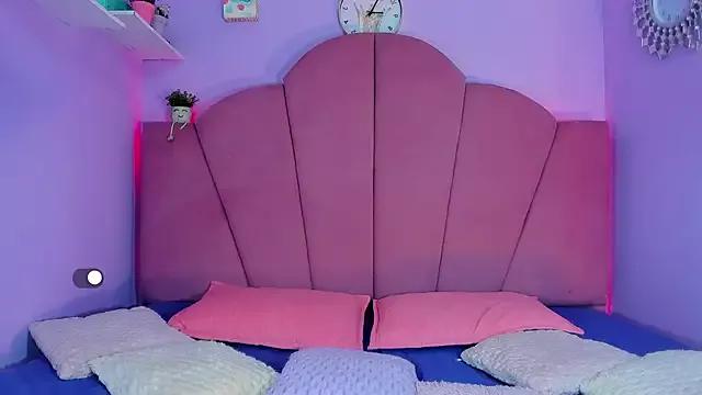 Try our streaming cams variety and talk on a personal level with our adorable girls streamers, showing off their bountiful shapes and dildos.