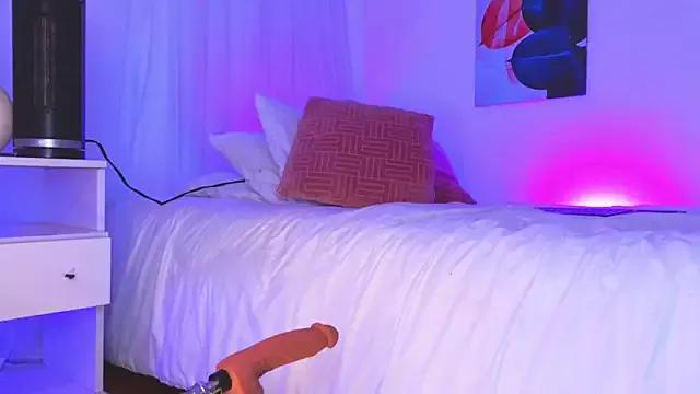 samantha_bss from StripChat