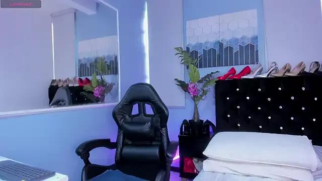 samantha_mature_ from StripChat