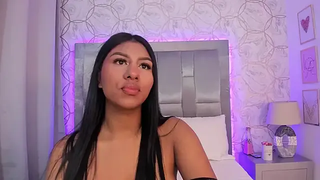 Samantha_Vargas from StripChat is Freechat