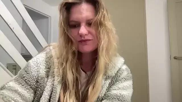 samanthaalice from StripChat is Freechat