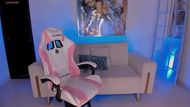 Try our streaming cams variety and talk on a personal level with our adorable girls streamers, showing off their bountiful shapes and dildos.