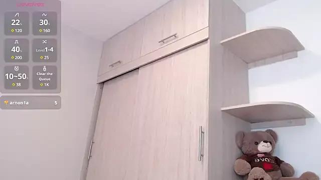 samanthamckeyXX from StripChat is Freechat