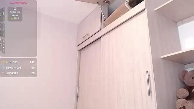 samanthamckeyXX from StripChat is Freechat
