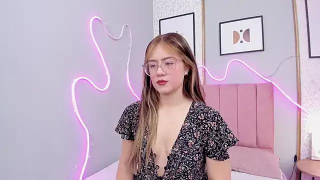 SamanthaPeachs from StripChat is Freechat