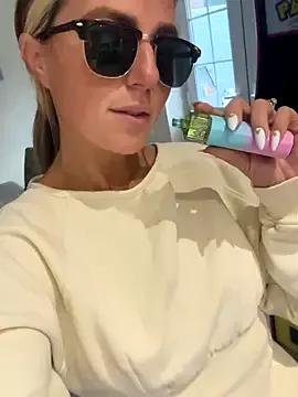 sammie-99 from StripChat is Freechat