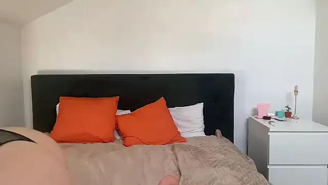 Try our streaming cams variety and talk on a personal level with our adorable girls streamers, showing off their bountiful shapes and dildos.