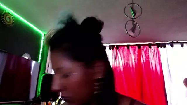Samrosee2_ from StripChat is Freechat