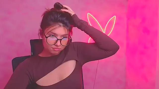 Sandra_Curly from StripChat is Freechat