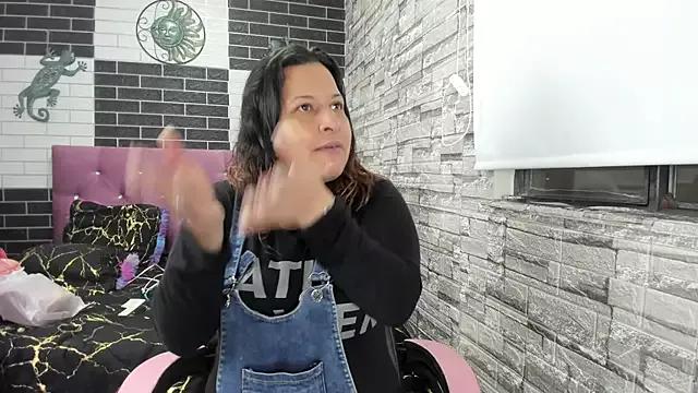 Sandra_Milf_love from StripChat is Freechat