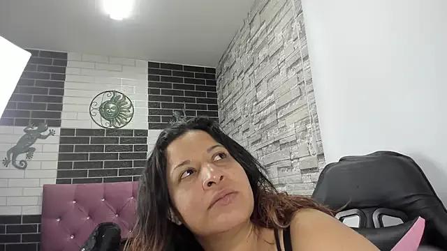 Sandra_Milf_love from StripChat is Freechat