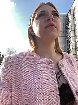 Sandra_ra from StripChat is Freechat