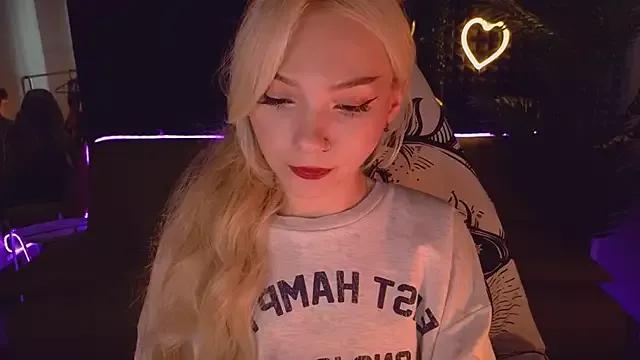 SandraBoyl from StripChat is Freechat