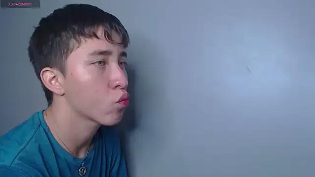 Santiago_LatinBoy from StripChat is Freechat