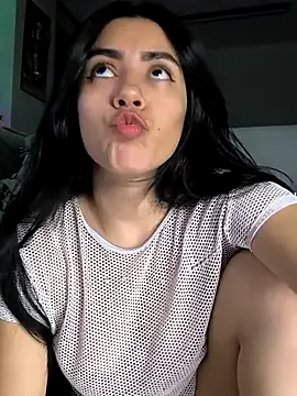 Sara-215 on StripChat 