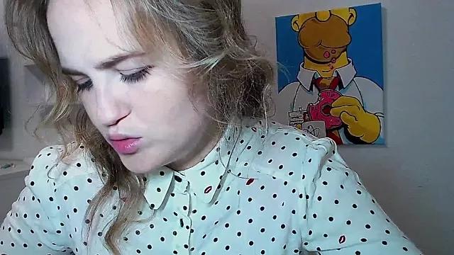 Sara4uu from StripChat