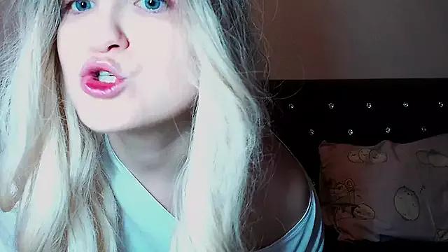 Sara4uu from StripChat