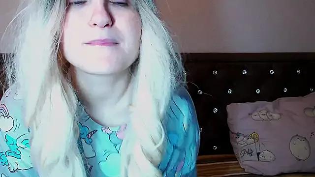 Sara4uu from StripChat