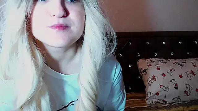 Sara4uu from StripChat