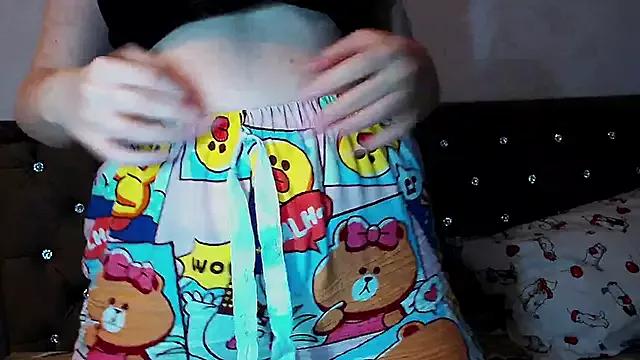 Sara4uu from StripChat