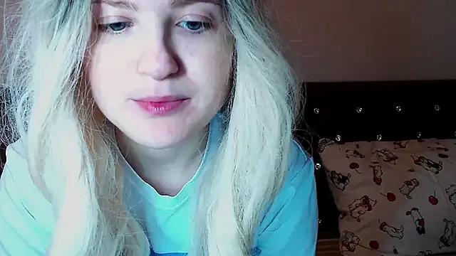 Sara4uu from StripChat