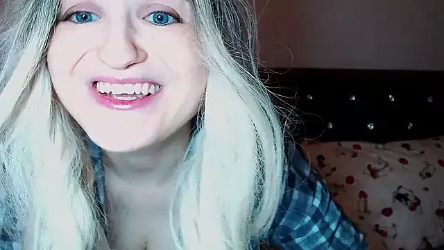 Sara4uu from StripChat