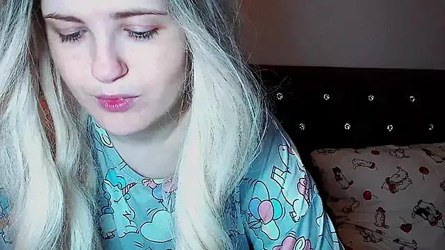 Sara4uu from StripChat