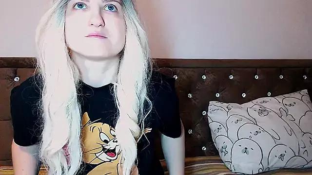 Sara4uu from StripChat