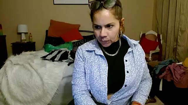 Sara_Brandon from StripChat