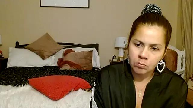 Sara_Brandon from StripChat