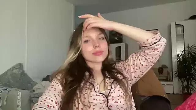 Sara_Browney from StripChat