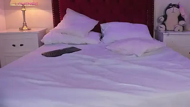 Sara_Collinss_ from StripChat is Freechat