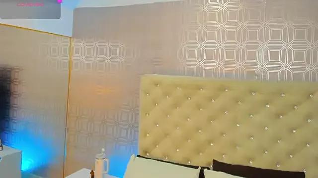 Sara_Desire from StripChat