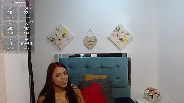 Sara_f_W from StripChat