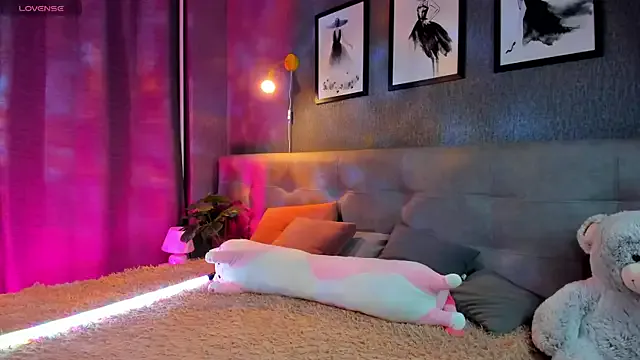 Try our streaming cams variety and talk on a personal level with our adorable girls streamers, showing off their bountiful shapes and dildos.