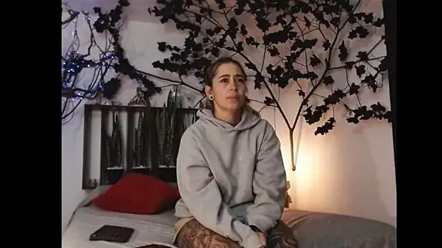 Sara_Valkyri from StripChat