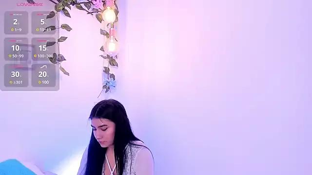 saraBow from StripChat is Freechat
