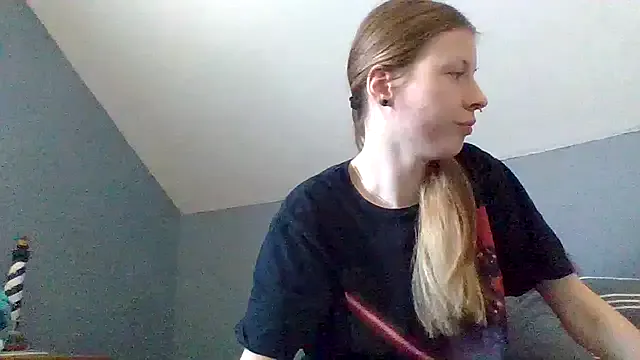 sarah2007 on StripChat 