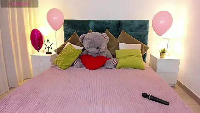 Sarah_Grows from StripChat