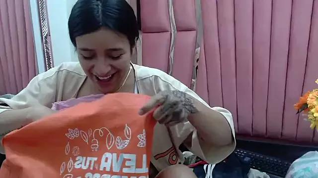 Sarah_Hornny from StripChat is Freechat