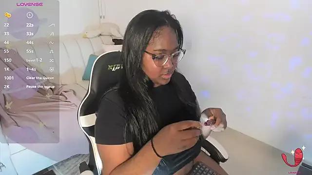 Sarah_Jonnes_ from StripChat is Freechat