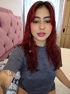 Sarah_lark_ from StripChat