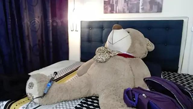sarah_lovesu from StripChat