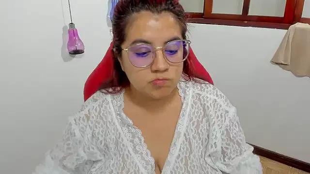 Sarah_potter from StripChat is Freechat